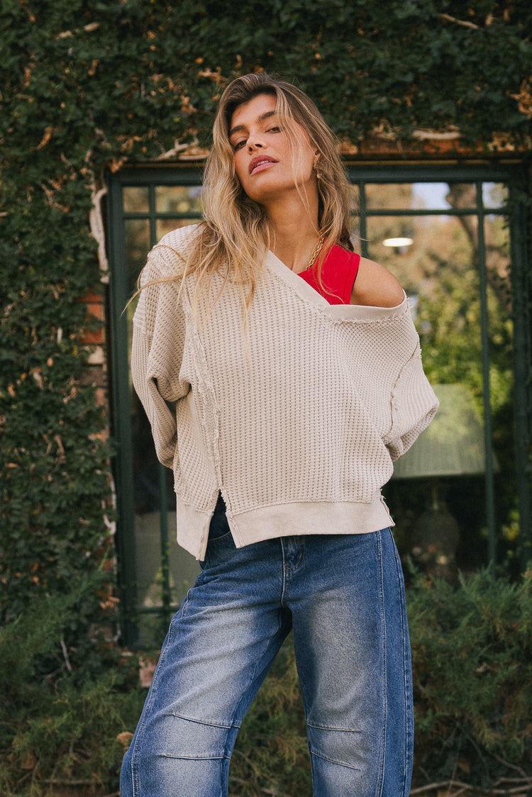 V-Neck to pin tan