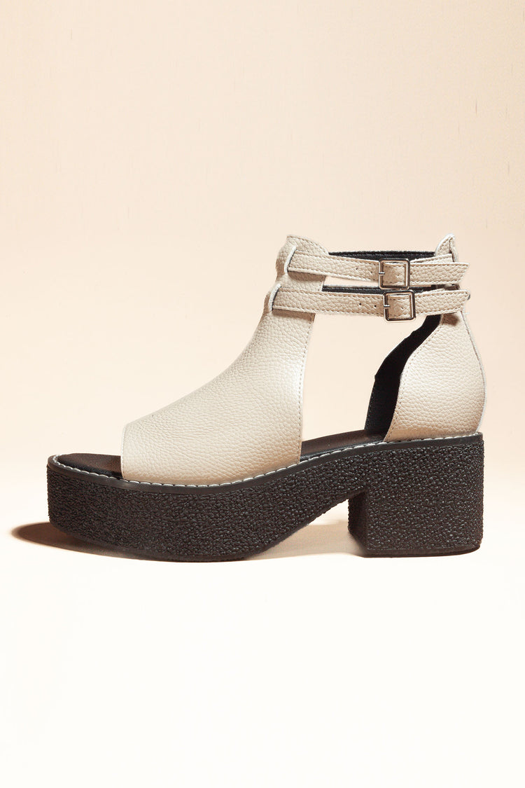 2'5" heel height sandals in beige