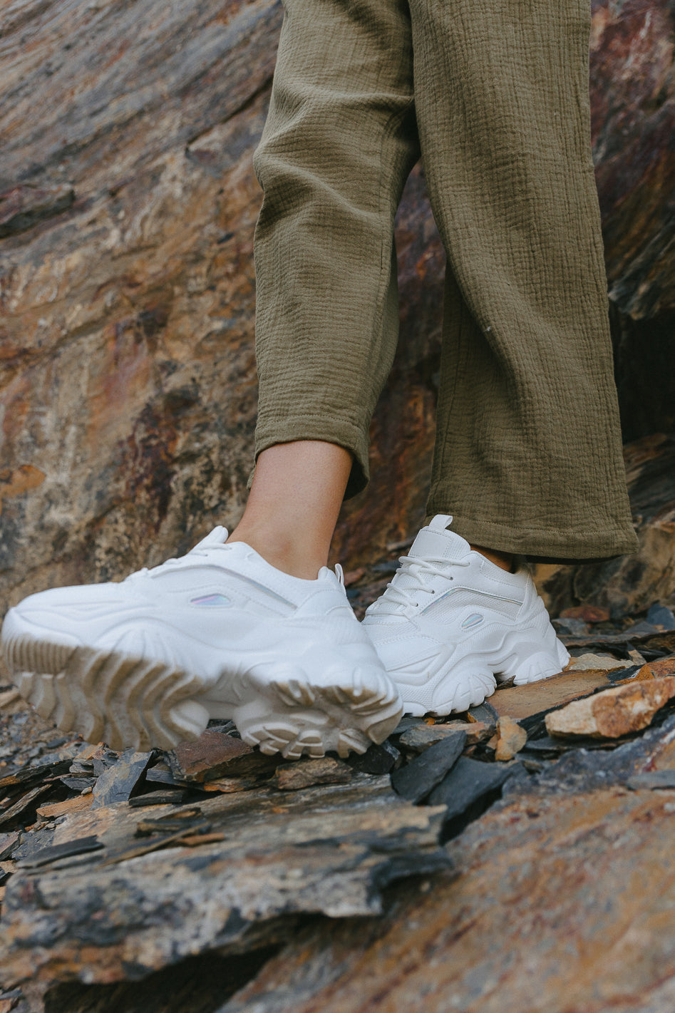 Lace up closure platform sneakers