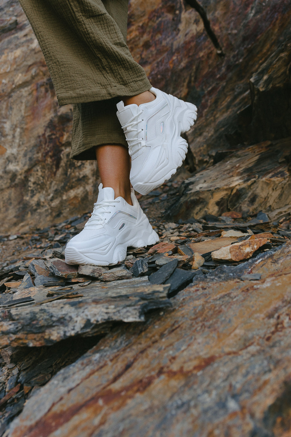 Round toe platform sneakers