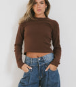 CROPPED LONG SLEEVE IN BROWN