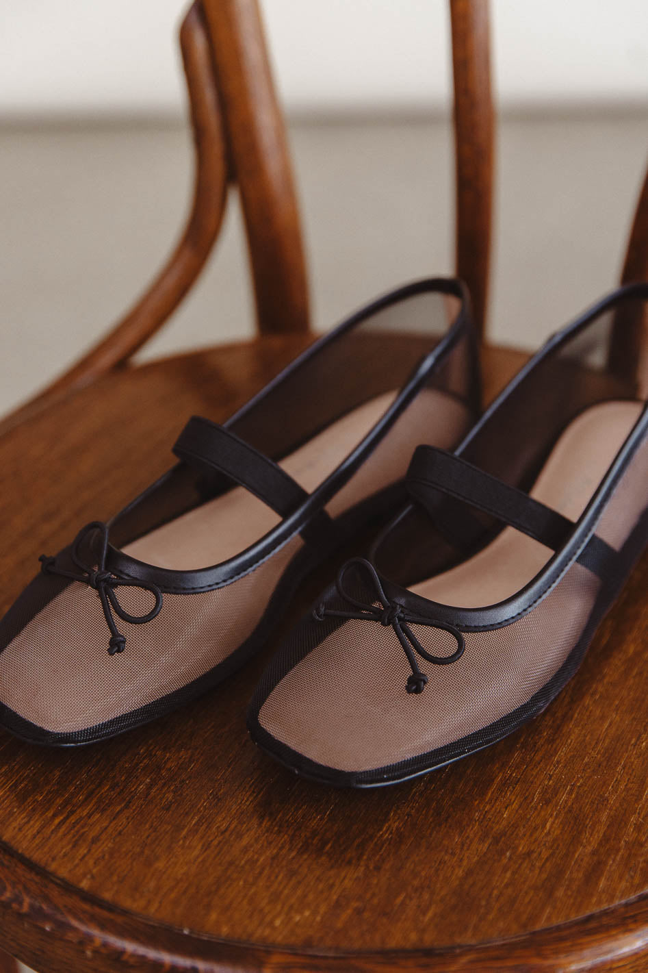 Flat ballets in black