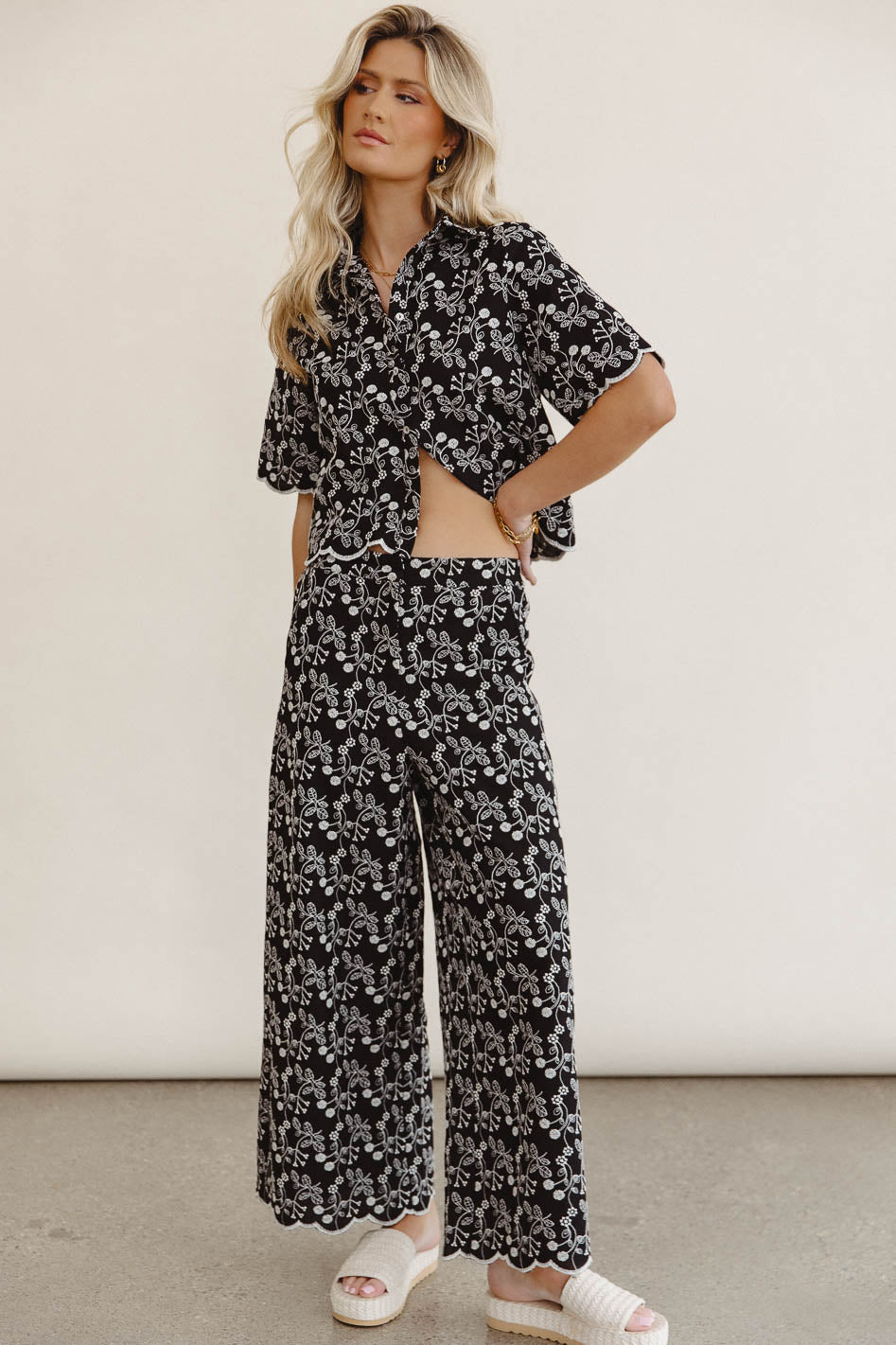 Wide legs pants in black