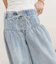 Elastic waist denim in light wash