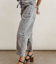Plain color barrel denim in grey