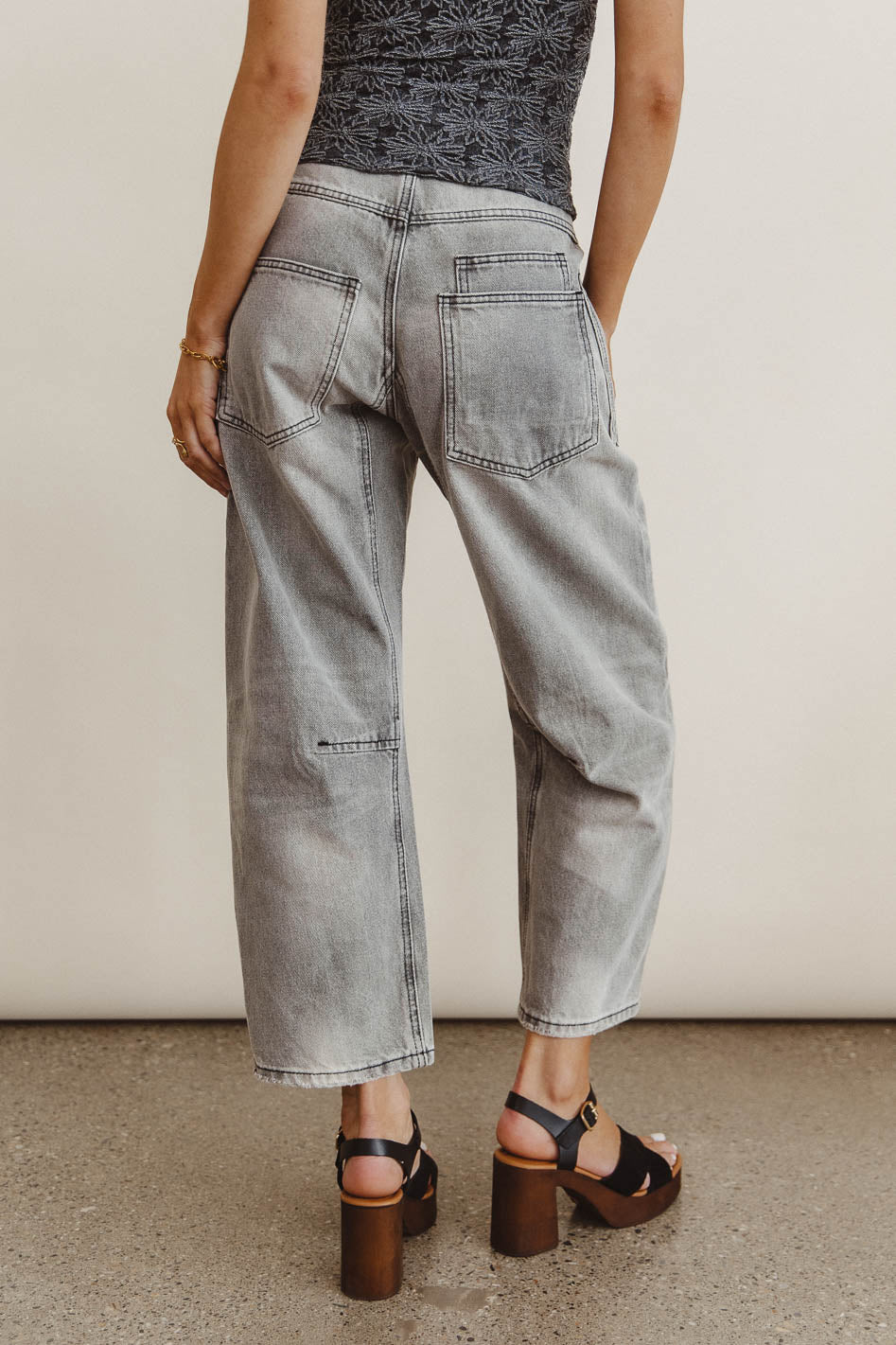Two back pockets denim in grey