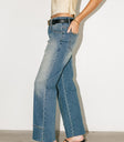 Straight legs denim in medium wash