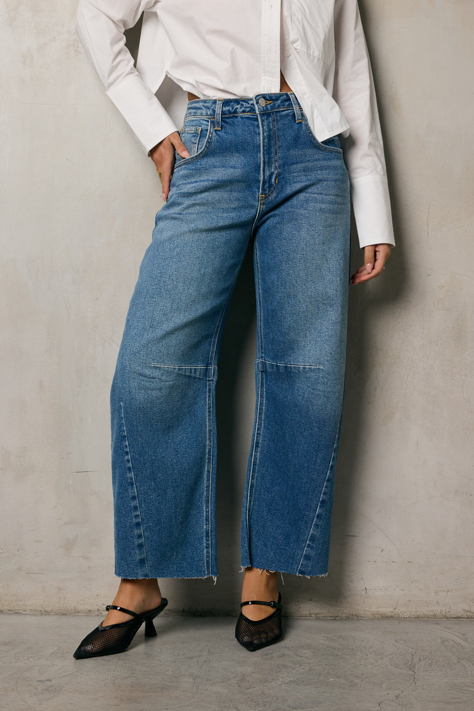 MEDIUM WASH BARREL DENIM