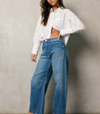 BARREL JEANS WITH WHITE TOP