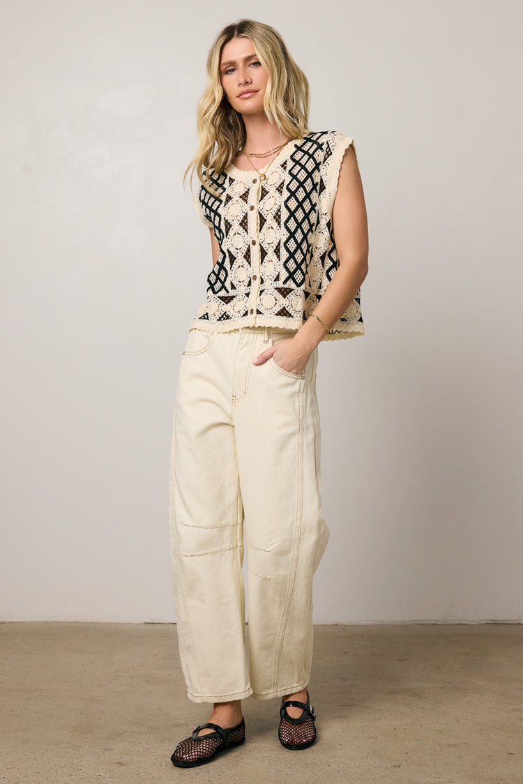 barrel jeans with pockets