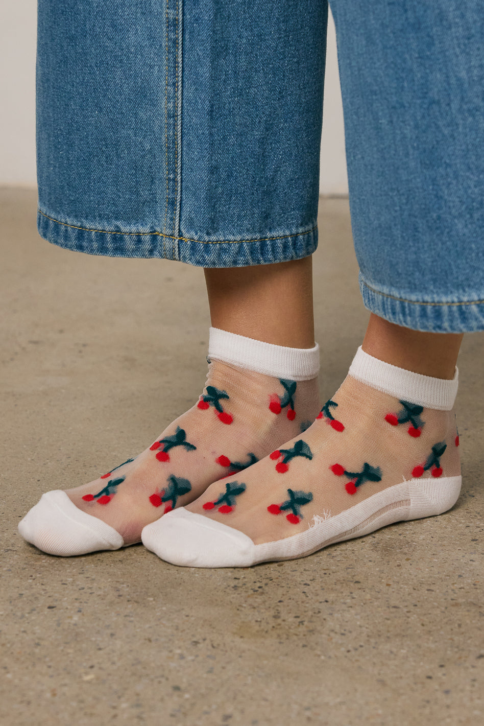 WHITE SHEER SOCKS