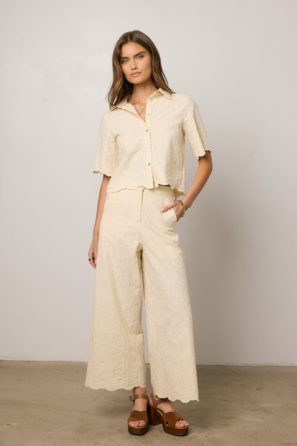short sleeve top in cream