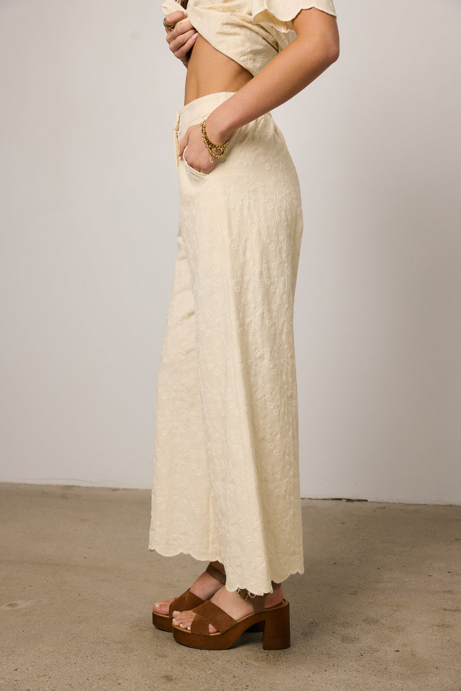 wide leg pants with pockets
