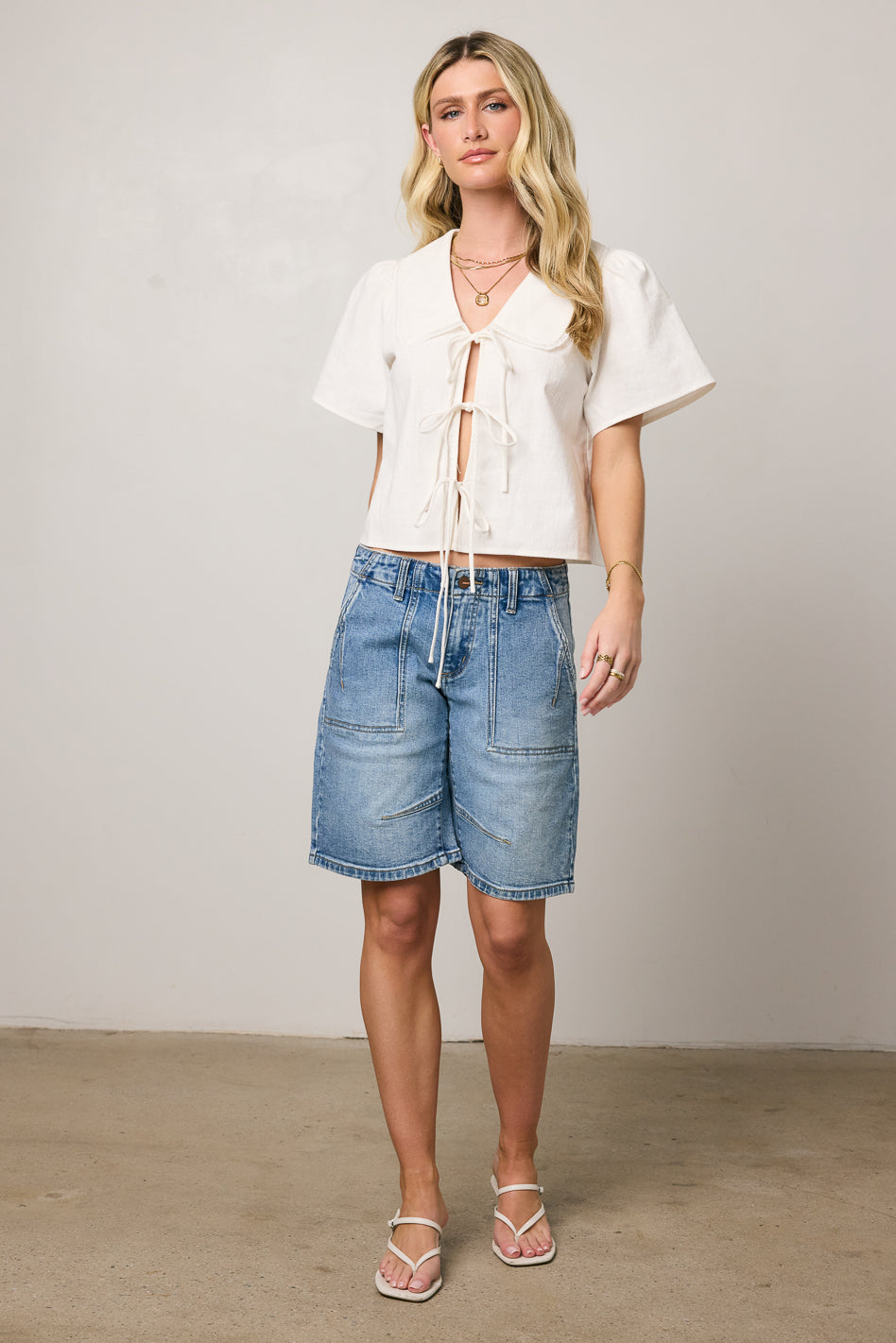 MEDIUM WASH DENIM SHORTS