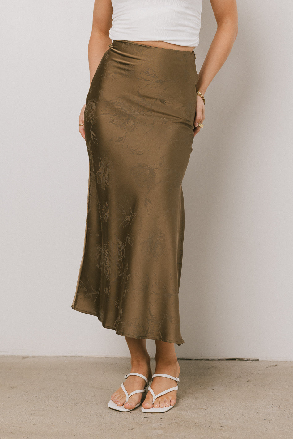 LIGHT FLOWER PIRNT ON OLIVE SKIRT