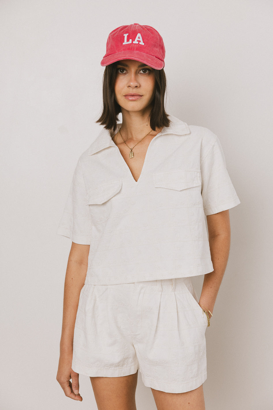 CREAM PLEATED SHORTS
