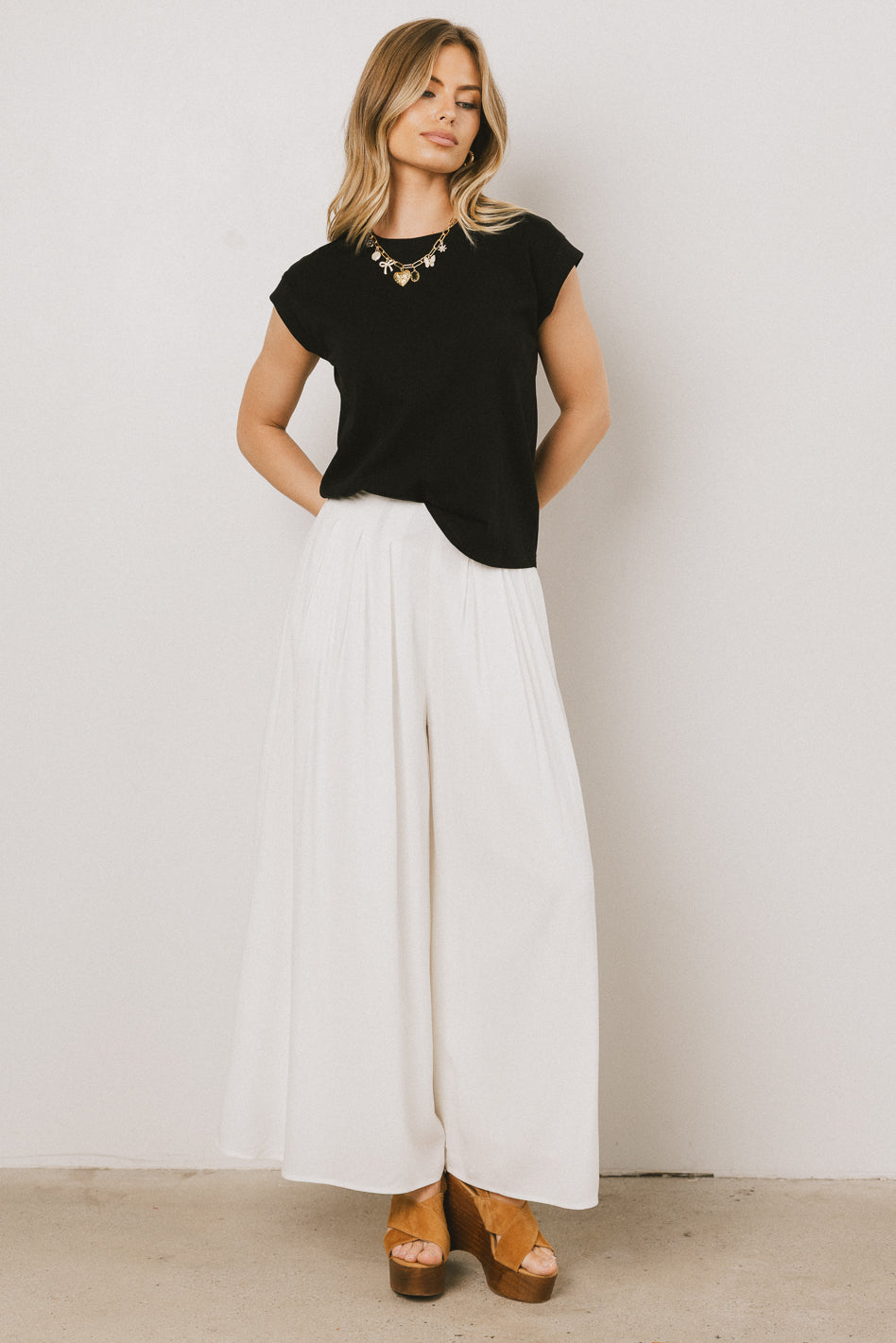 elastic waist on white pants