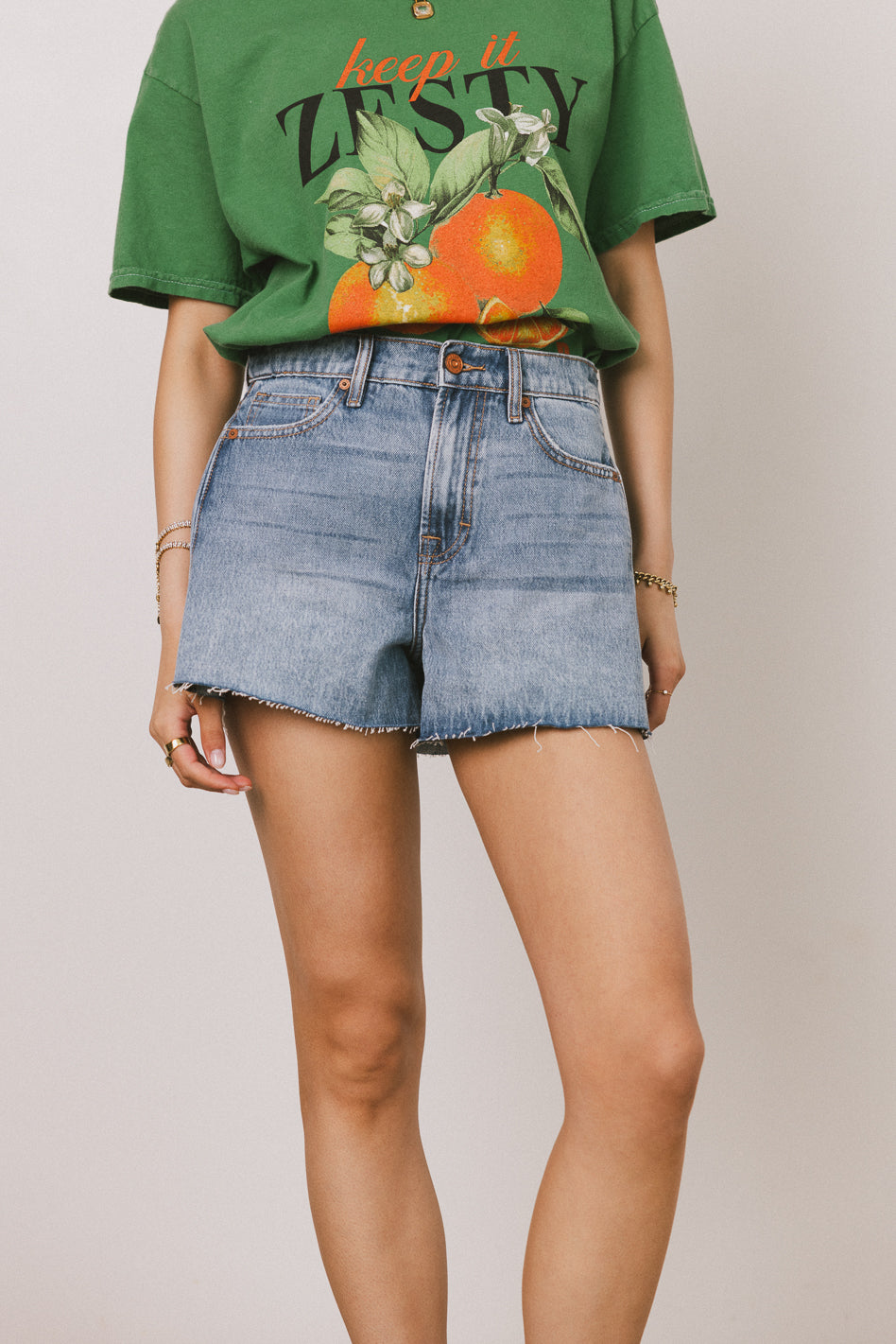 MEDIUM WASH DENIM SHORTS