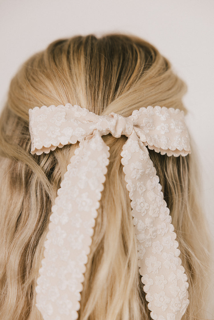 Floral Bow in Champagne