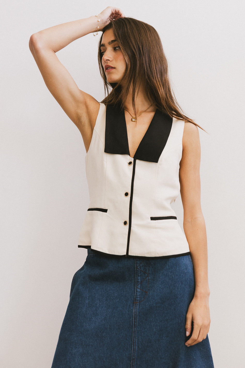 sleeveless top