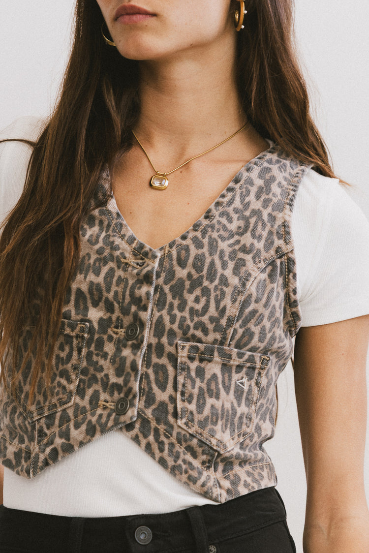 VEST WITH POCKETS