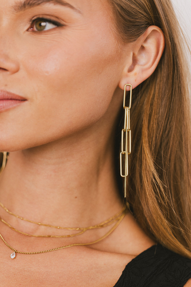 CHAIN EARRINGS