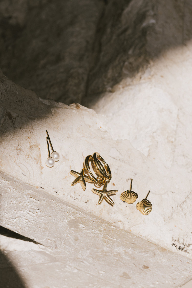 gold earrings